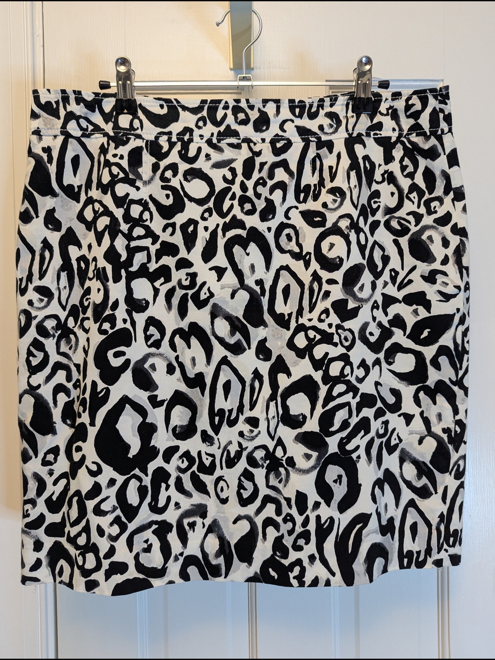 LOFT Petite Black & White Animal Print Women’s Skirt